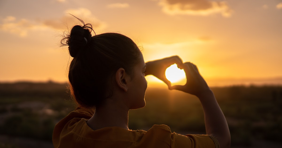 Foto Orang Dari Belakang Sunset - Foto Foto Keren