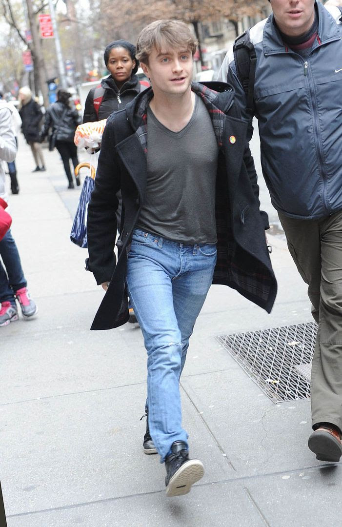 MALE CELEBRITIES: Daniel Radcliffe strolling his adorableness in New ...