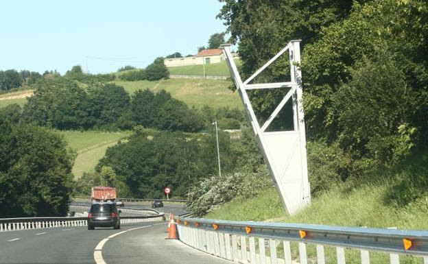 Poste del nuevo sistema de peajes en Irun