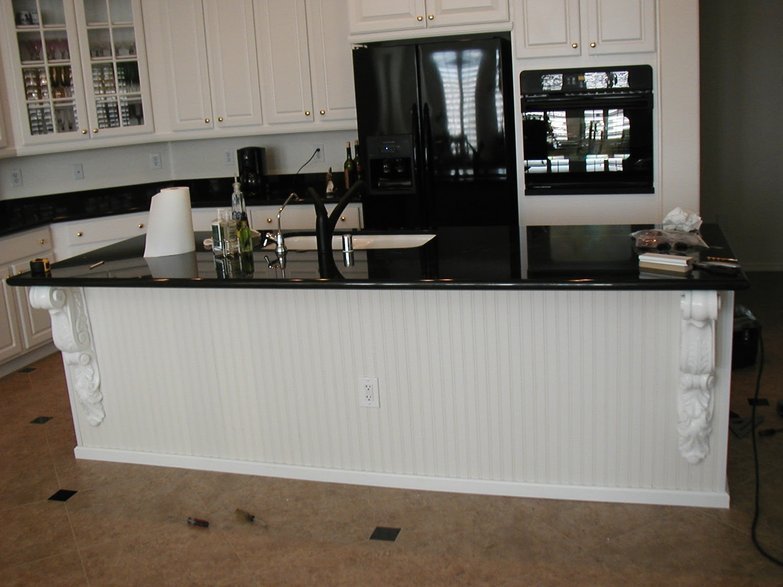 Blog Daisad Mais Black Cabinets With White Appliances