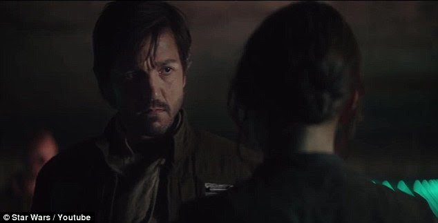 Cabeça-de-cabeça: Ela também conhece o personagem de Diego Luna Capitão Cassiano Andor que unshackles ela