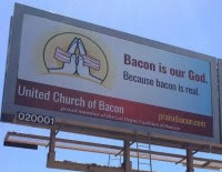 Criada por ateus, “Igreja do Bacon” triplica de tamanho e reúne 12 mil “fiéis da carne”