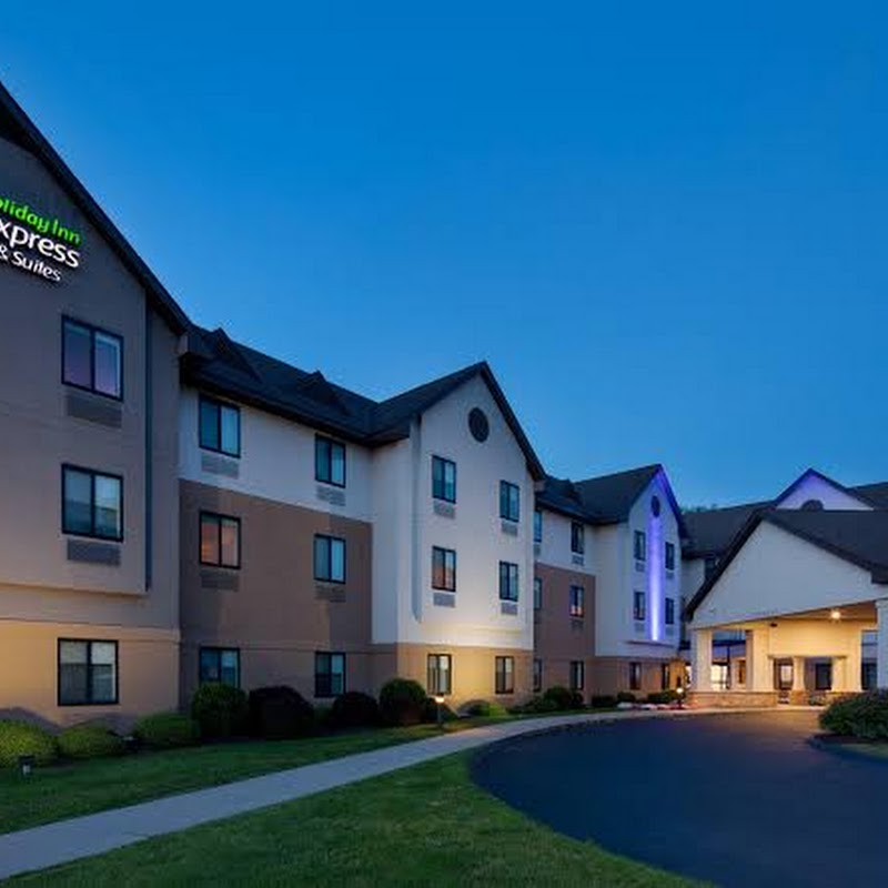 Holiday Inn Express & Suites Bradley Airport, an IHG Hotel