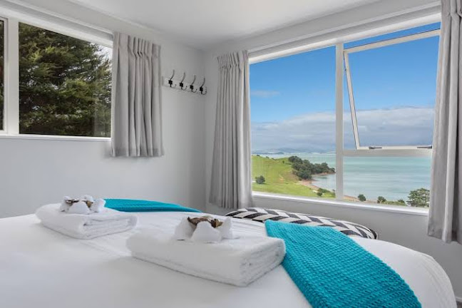 Woodside Bay Chalet - Waiheke - Auckland