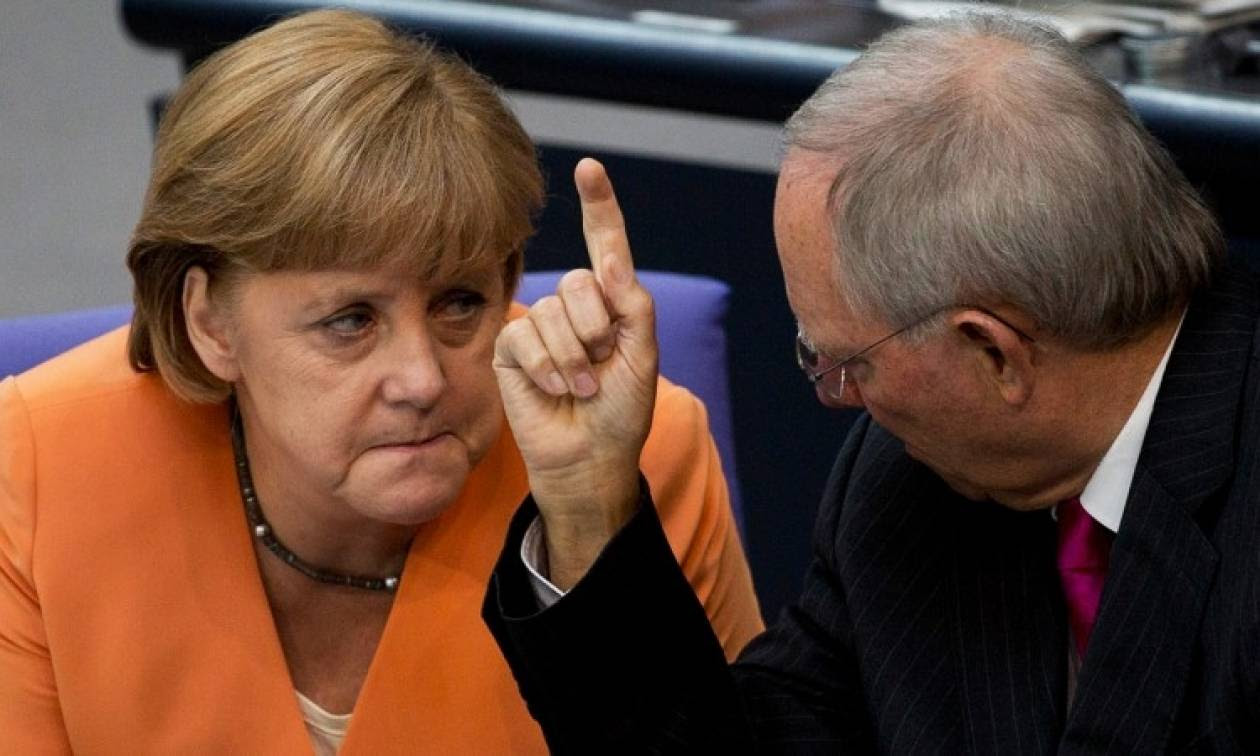 Noμπελίστες οικονομολόγοι στρέφονται κατά της Γερμανίας, της Μέρκελ και του Σόιμπλε