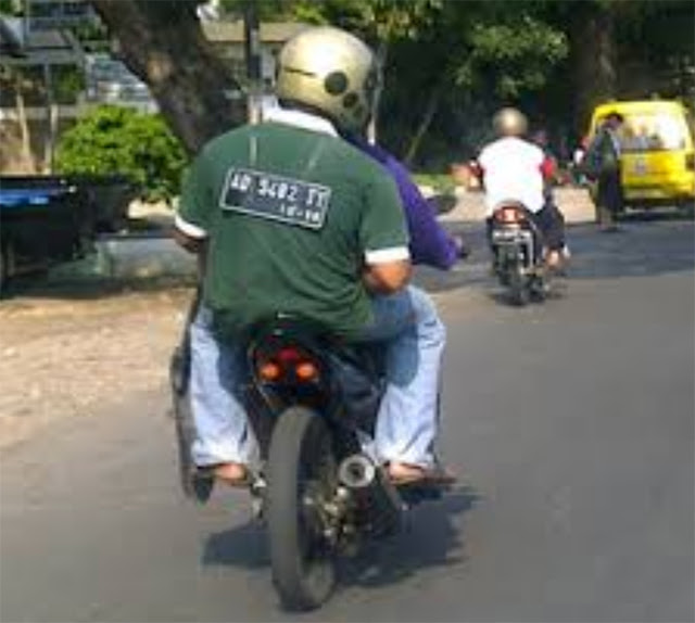 Foto Lucu Orang Naik Motor - Gambar Ngetrend dan VIRAL