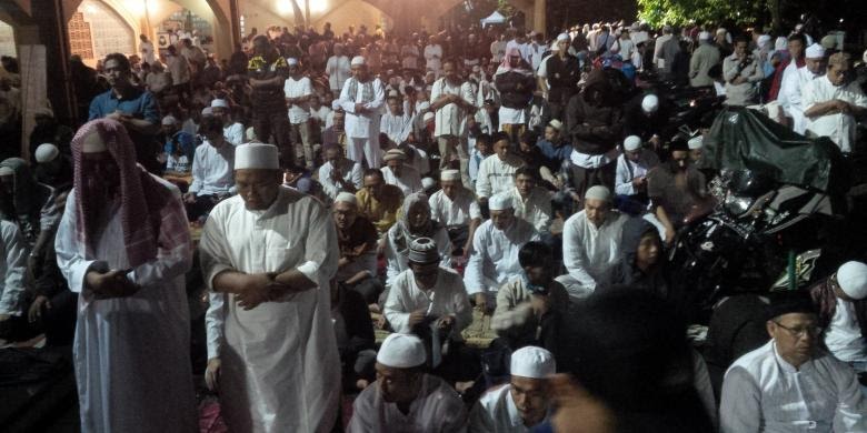 Masjid Pusdai Bandung Dipenuhi Jamaah Shalat Subuh 1212 