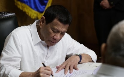 Duterte inks EO regulating drug, medicine prices