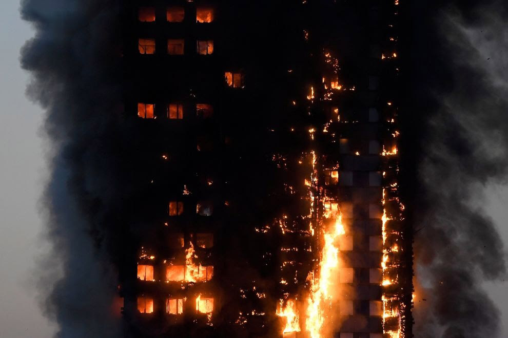 Пожар в небоскребе Лондона Пожар в небоскребе Лондона
