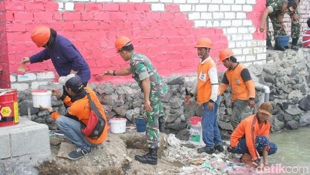 Giliran Kampung Nelayan Di Kejawan Lor Dicat Warna Warni Oleh Risma Extra Madura