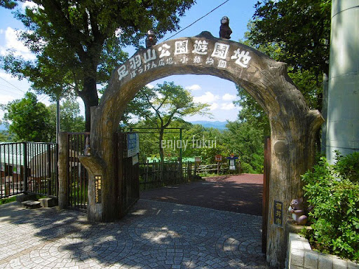 ピクニック気分！無料で遊べる「足羽山公園遊園地」