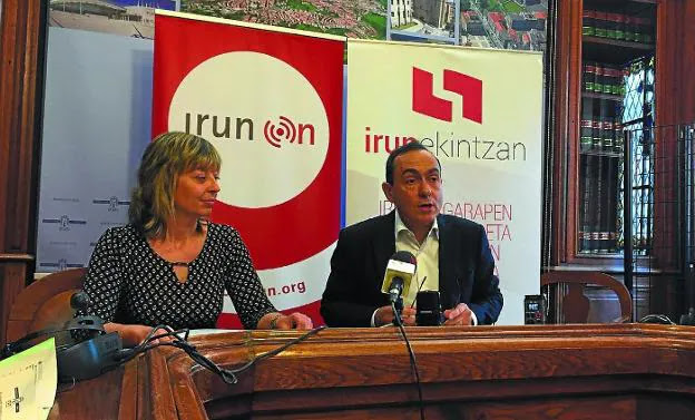 Mar Romo y Miguel Ángel Páez presentaron el programa enmarcado en Irun Ekintzan.
/F. DE LA HERA