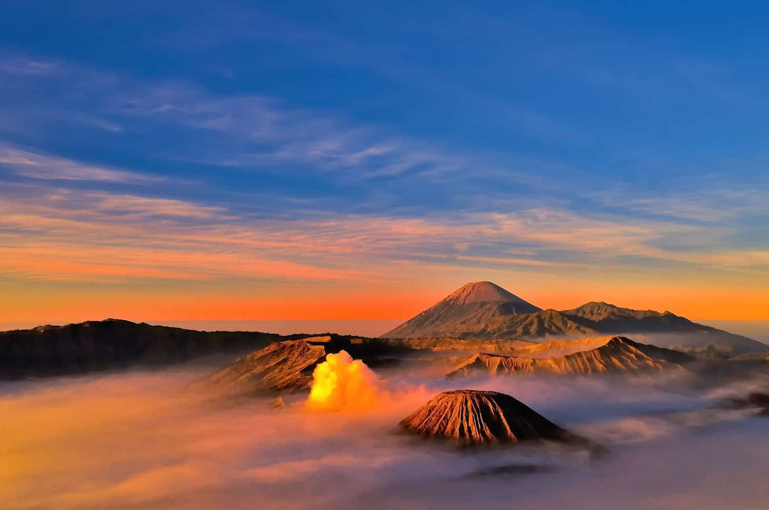 Foto Matahari Terbit Di Gunung Bromo