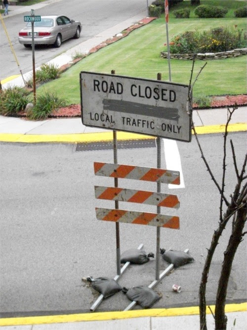 ROAD CLOSED Sign ROAD CLOSED sign
