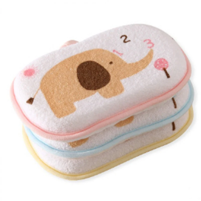 Esponja de banho de algodão para bebê, macia e gentil com a pele delicada. Absorvente e hipoalergênica, perfeita para o banho diário do seu bebê.
