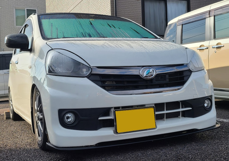 ミライースのフロントリップ取付・ん？あれれ？？・似合ってないような…・一万円もしたから付けるけども・失敗かな🥺に関するカスタム事例の投稿画像1枚目