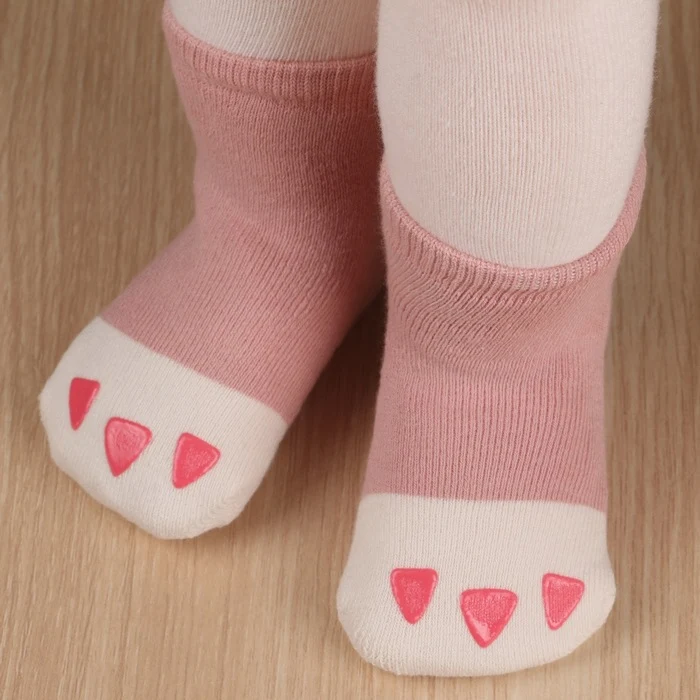 Meias infantis de inverno com bloco de cores e felpa de pata, quentes e confortáveis para as crianças. Perfeitas para o inverno.