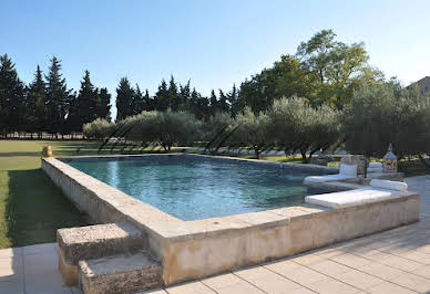 Propriété avec piscine et jardin 4