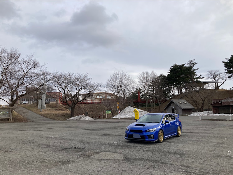 WRX S4の花粉まみれ・休日出勤帰り・山と愛車に関するカスタム事例の投稿画像2枚目