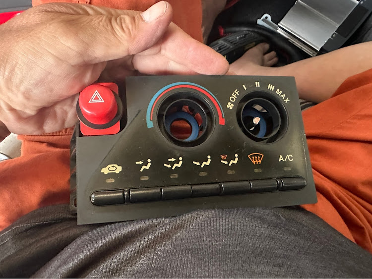 ビートのDIY・5月もよろしくお願いします・愛車の差し色・内装イメチェン・LEDうちかえに関するカスタム事例の投稿画像2枚目