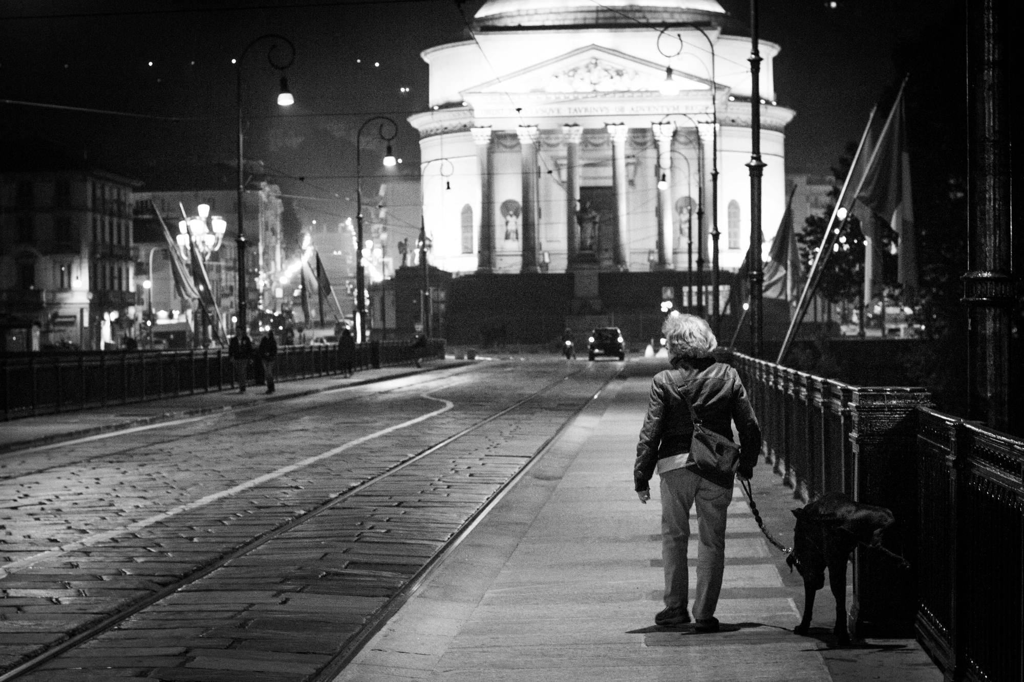 Portando il cane a passeggio di marco.tubiolo photography