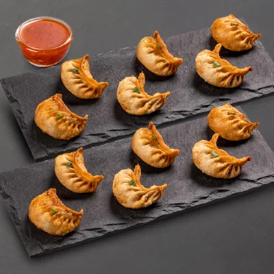 Fried Chicken Classic Momos With Momo Chutney - 12 Pcs