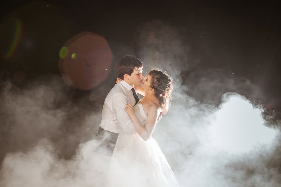 Wedding photographer Aleksandr Bogoradov (ctsit). Photo of 13 April 2015