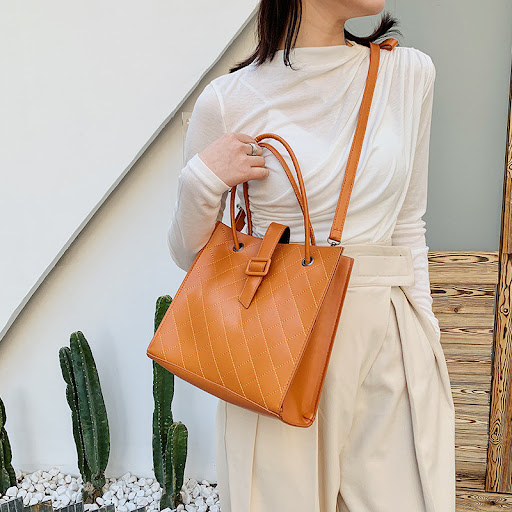 Title 3, Fashion Net Red One-shoulder Armpit Small Squar...