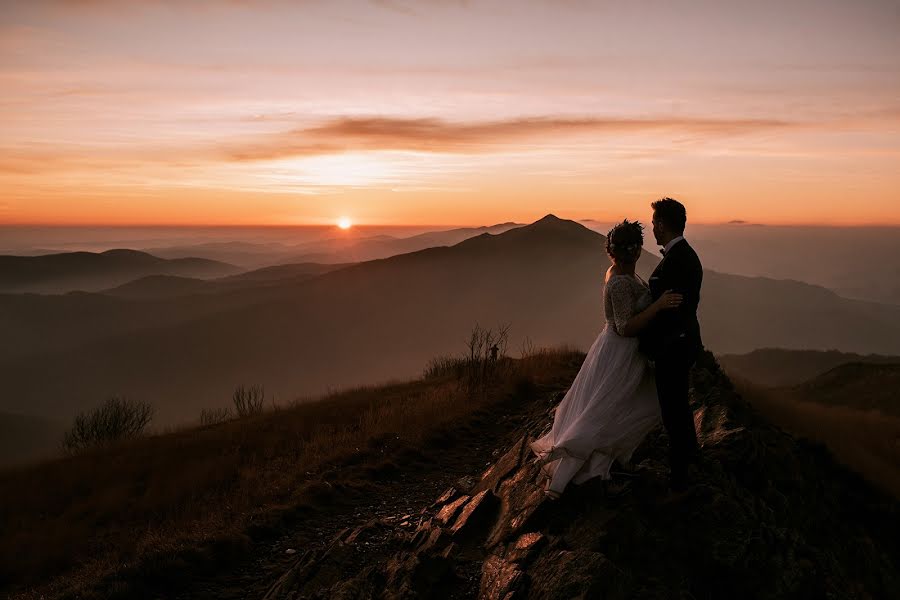 Fotógrafo de casamento Leszek Wasiołka (fotoemocja). Foto de 22 de janeiro 2022