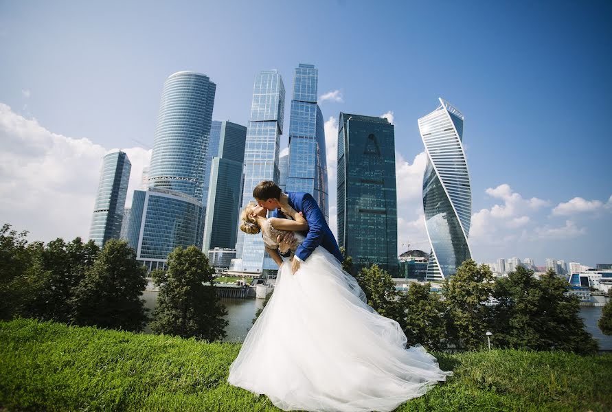 Fotógrafo de casamento Sveta Obolenskaya (svetavesna). Foto de 23 de setembro 2016