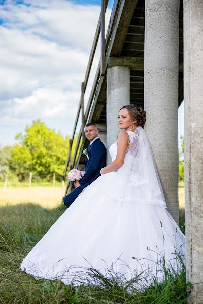 Fotografo di matrimoni Komjáthi Róbert (komjathirobert). Foto del 15 gennaio 2021