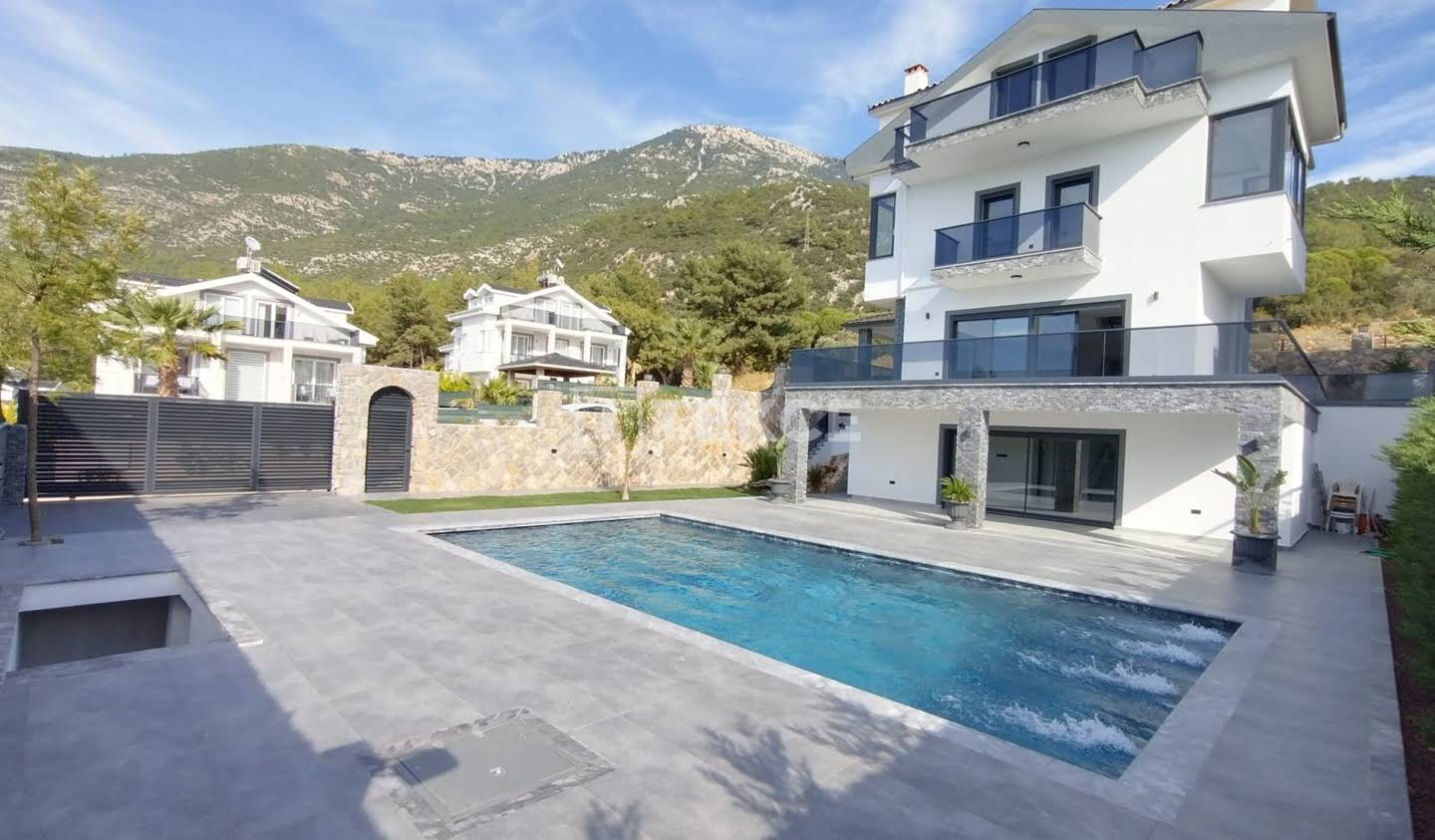 Maison avec piscine et terrasse Fethiye