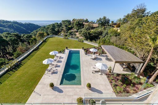 Villa avec piscine et terrasse 2