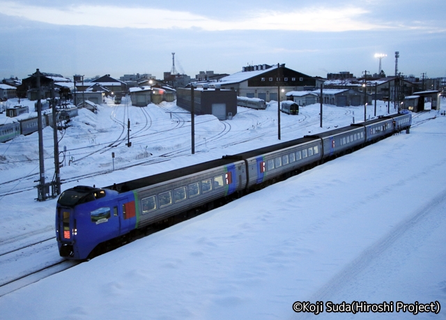 JR北海道　283系「オホーツク1号」　202402_01　苗穂にて_01