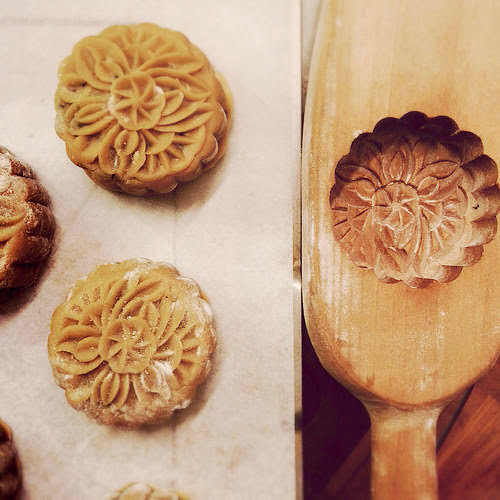 Five Nuts Mooncake, five kernel mooncake, 五仁月餅, recipe, mid autumn festival, cooked glutinous rice flour, 糕粉, chinese olive seed, 欖仁, Chinese candied citrus, 桔餅,  homemade golden syrup