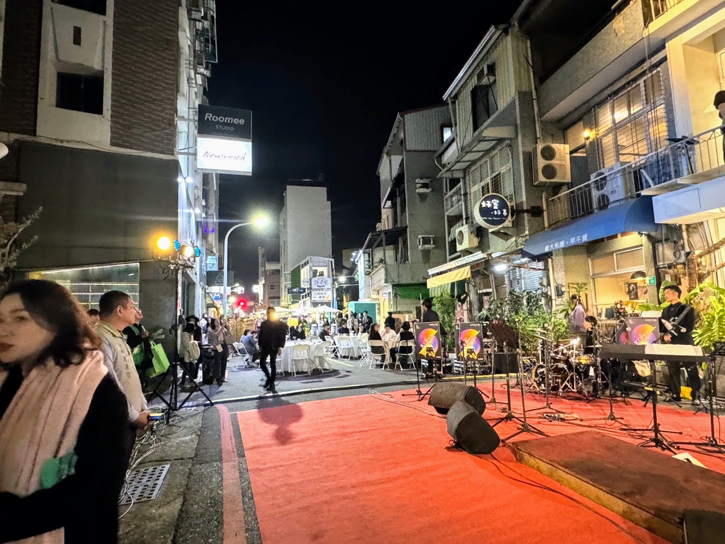 環保阿嬤女兒唐玉書在***亞果夜市有晚宴在馬路上 5.1立體