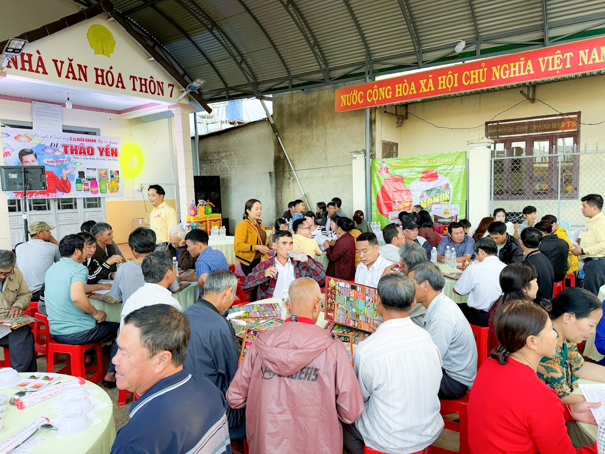 BÀ CON HUYỆN DI LINH TRÚNG LỚN SẦU RIÊNG