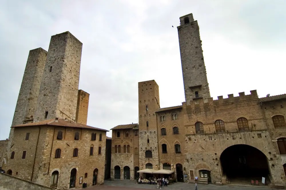 Guardiãs do Céu: As majestosas torres medievais de San Gimignano