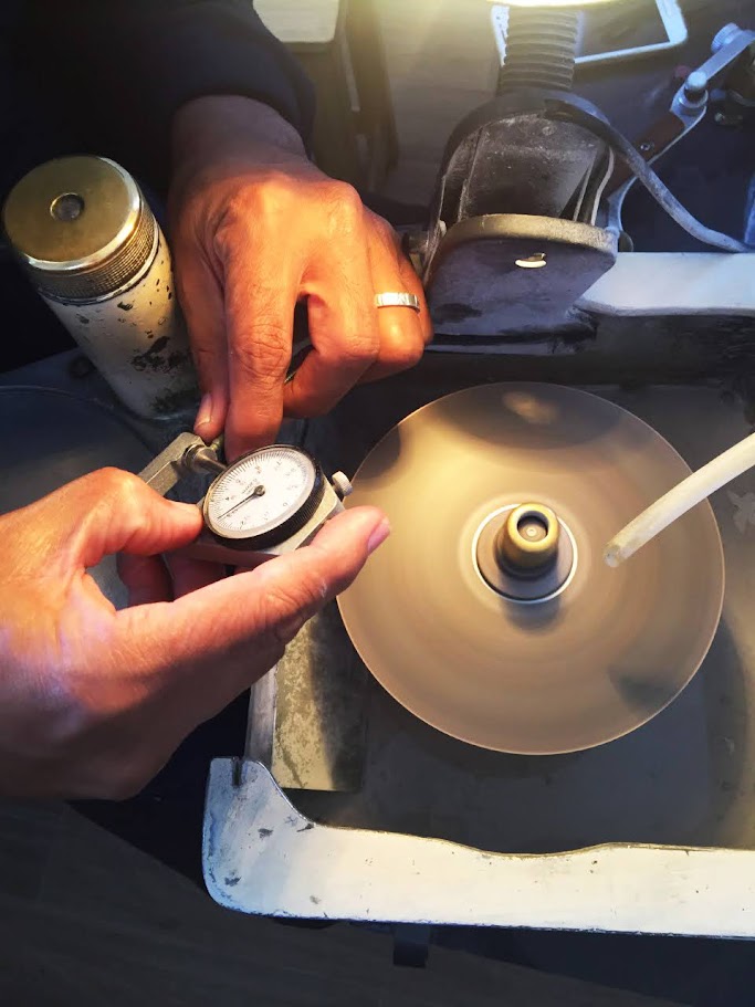 Cutting and Polishing of Demantoid Garnets 