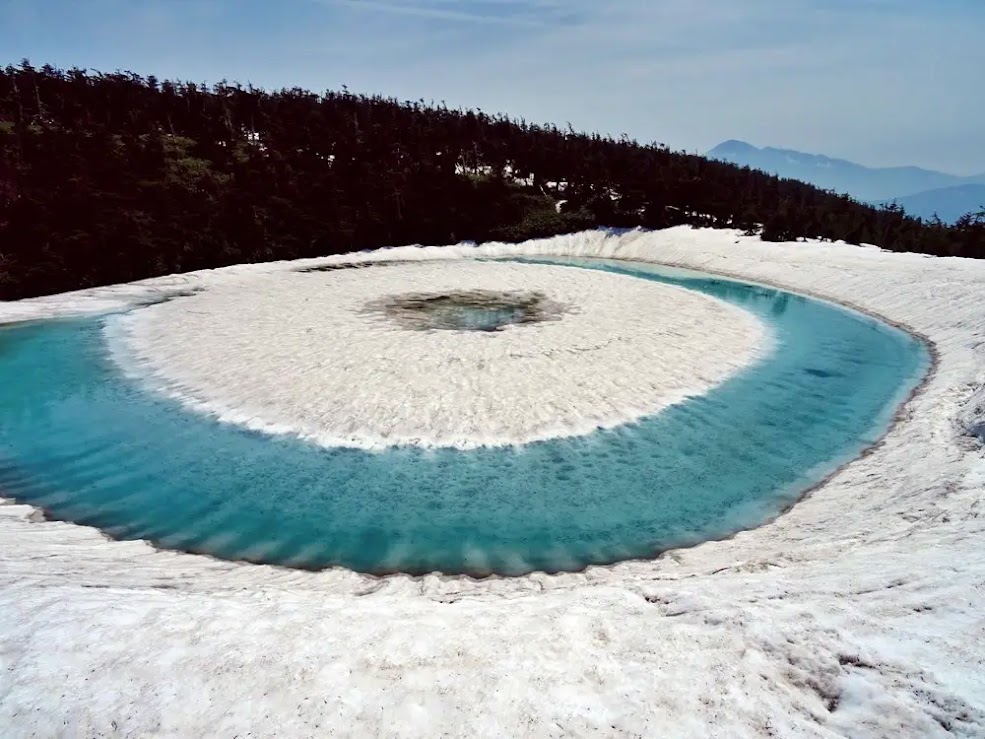 Olho do Dragão: Um fenômeno inusitado no lago Kagami Numa, no Japão