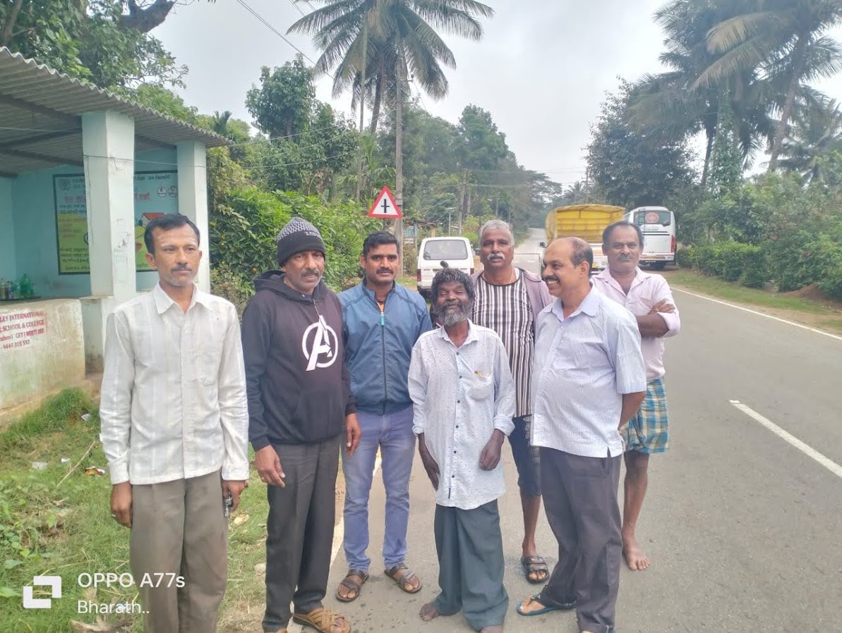 ಬಸ್ ನಿಲ್ದಾಣದಲ್ಲಿ ಮಲಗುತ್ತಿದ್ದ ವಯಸ್ಸಾದ ವೃದ್ಧರನ್ನು ಅನಾಥಾಶ್ರಮಕ್ಕೆ ಸೇರಿಸಿ ಮಾನವಿಯತೆ ಮೆರೆದ ಜನತೆ