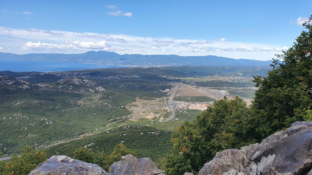 Umirovljenici: Kamenjak i Črmažov vrh, 7.3.2024.