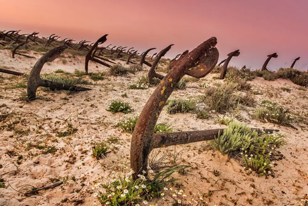 O inusitado Cemitério de Âncoras em Portugal