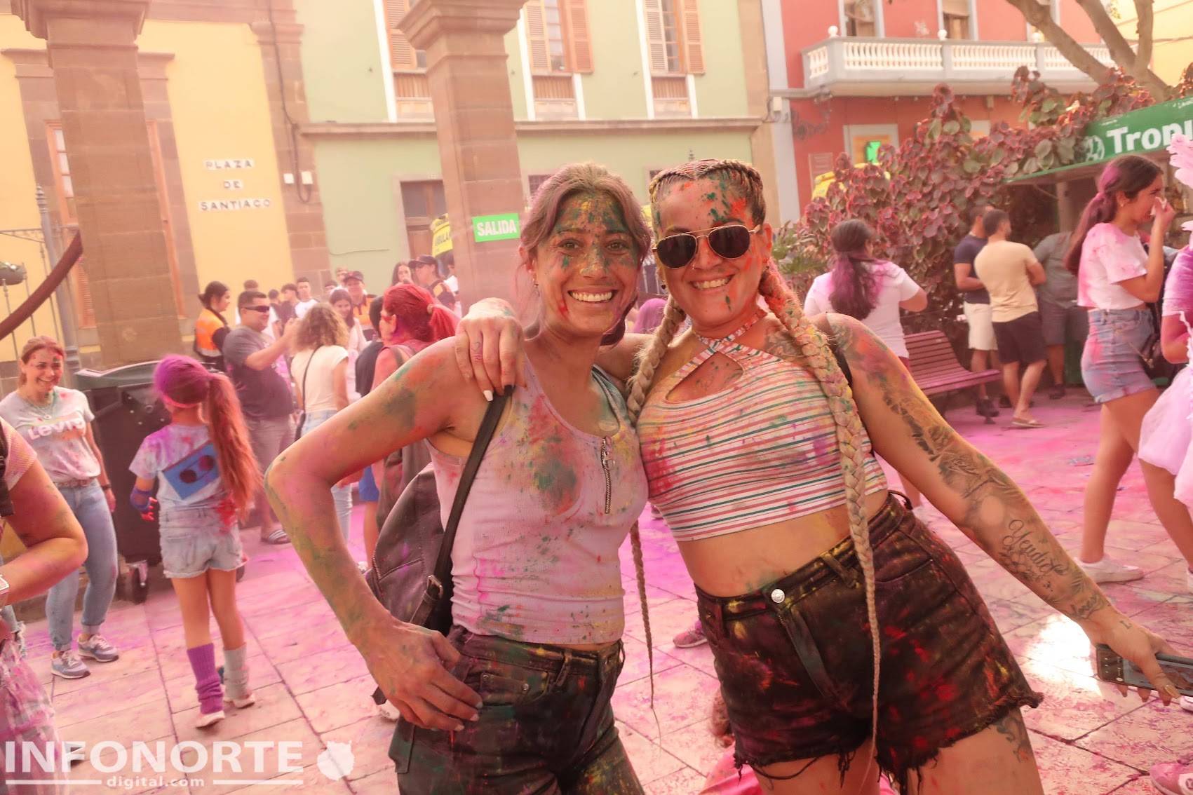 Espectáculo de color en Gáldar con la fiesta de polvos holi