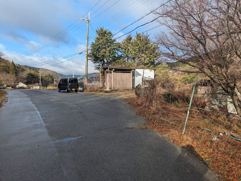 畑野運動公園わきに車を停めさせてもらいます。