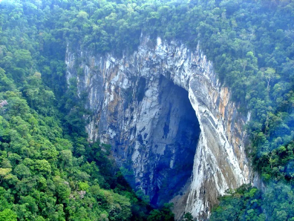 Gruta Casa de Pedra: A maior boca de caverna do mundo