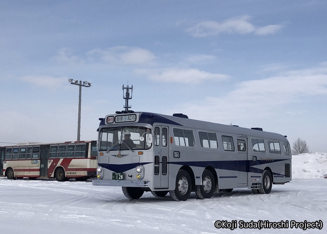 旭川電気軌道　共栄　・128_202402　「見て触ってMR430に乗って暖まろう」_14　営業所構内走行中_02