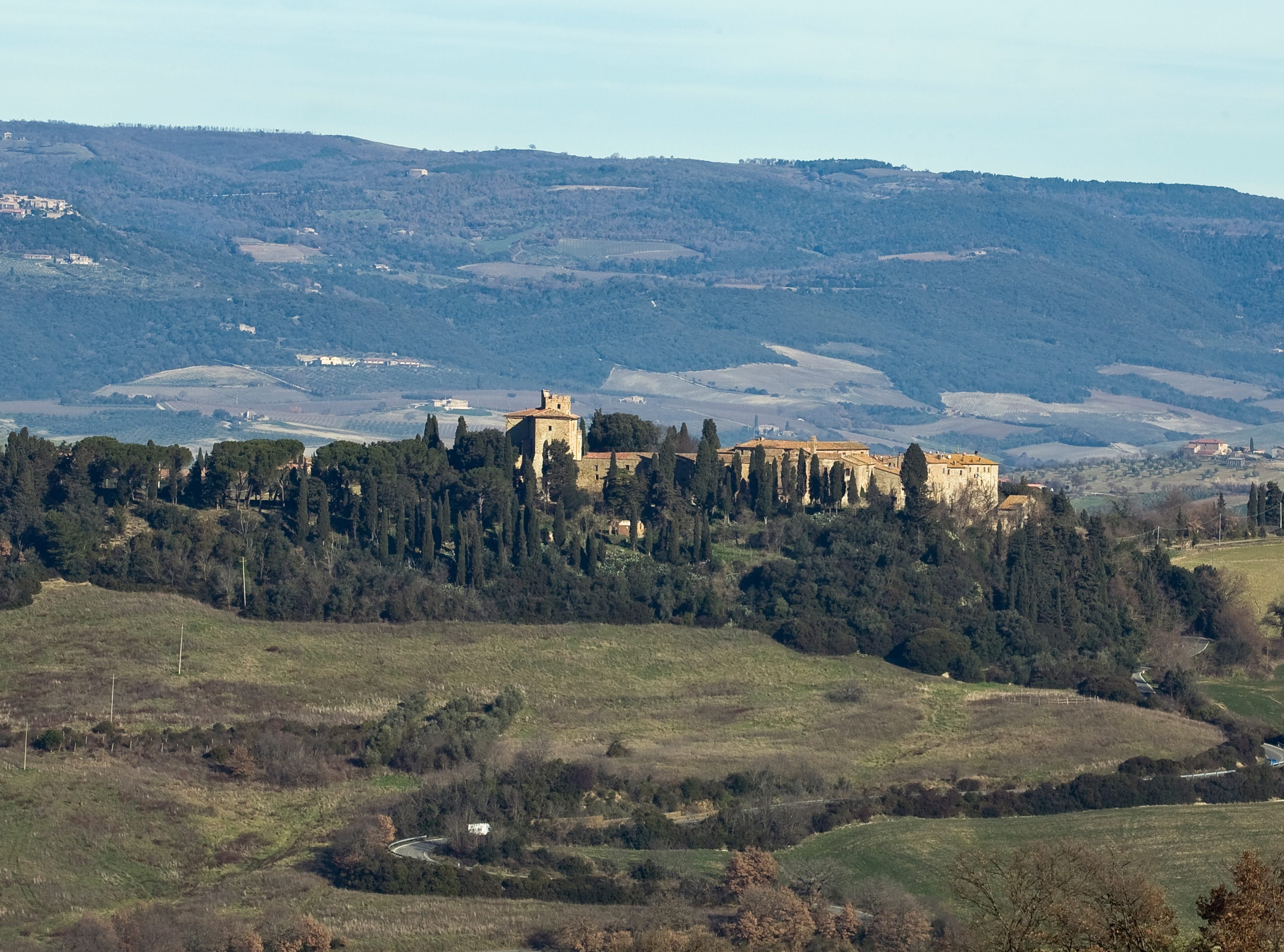 Il castello di Porrona, una struttura fortificata situata nel borgo medievale di Porrona (Cinigiano)