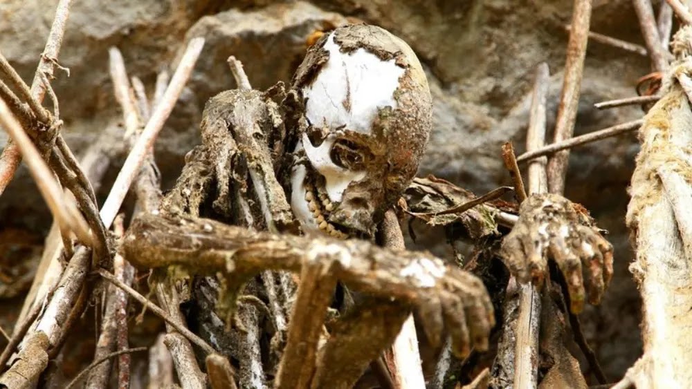 Os cadáveres defumados da tribo Anga