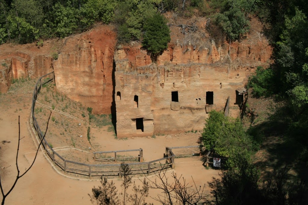 Costa degli Etruscchi, Necropoli delle Grotte, Parco archeologico di Baratti e Populonia